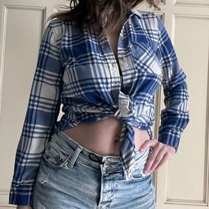 DONATING ON 2/1/23 |  AE GUC Plaid Flannel Boyfriend Button Down Shirt XS